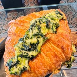 Spinach & Cheese Croissant | ผักโขมชีส