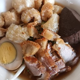ก๋วยจั๊บหมูกรอบ+กากหมู