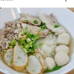 ก๋วยเตี๊ยวหมูน้ำใส เส้นเล็ก