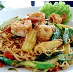 มาม่าผัดขี้เมากุ้ง