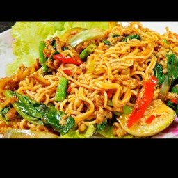 มาม่าผัดขี้เมาอกไก่