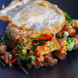 ข้าวกระเพราหมูกรอบ