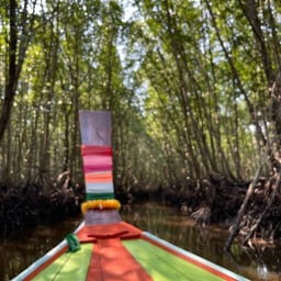 นั่งเรือไปขึ้นเขา