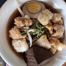 ก๋วยจั๊บกากหมู