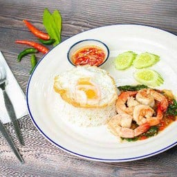 กระเพรากุ้ง ราดข้าว