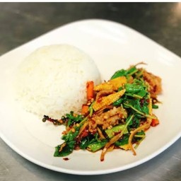 ผัดขี้เมาหมูราดข้าว