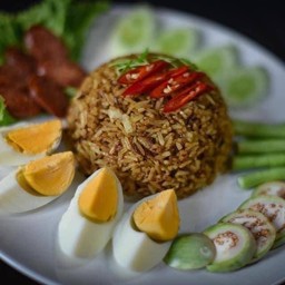 ข้าวผัดไตปลาแห้ง