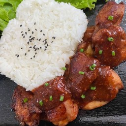 ข้าวไก่ทอดราดซอสเผ็ดเกาหลี