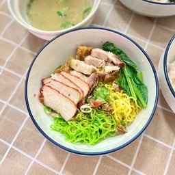บะหมี่หมูแดง+หมูกรอบ พิเศษ