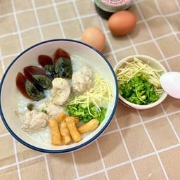 โจ๊กทุกอย่าง + ไข่เยี่ยวม้า