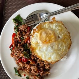 ข้าวราดกะเพราเนื้อสับ