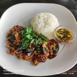 ไข่เยี่ยวม้ากระเพรากรอบ