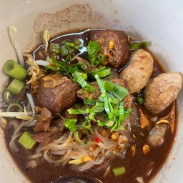 ก๋วยเตี๋ยวหมูตุ๋น