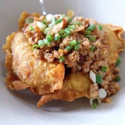 เกีี๊ยวอวบทอดยำแห้ง