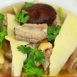 ต้มหน่อไม้ใส่กระดูกอ่อน