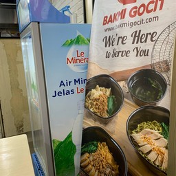 ป้ายแนะนำในร้าน