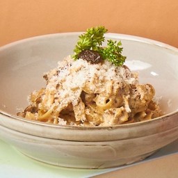 เฟตตูชินี่ซอสเห็ดทรัฟเฟิล