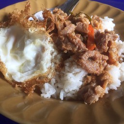 แพนงเนื้อไข่ดาวราดข้าว