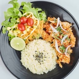 ข้าวยำไก่แซ่บ+สลัดผัก