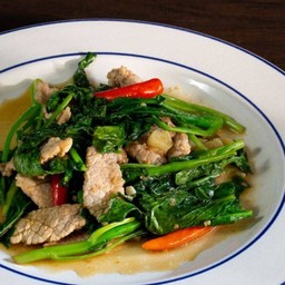 ข้าวคะน้าหมู
