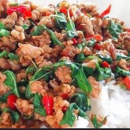 ข้าวกระเพราหมูสับราดข้าว