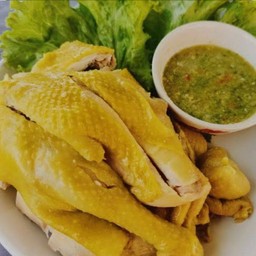 ไก่ต้มน้ำปลา(ไก่บ้านเเบบครึ่งตัวเเบบสับ)