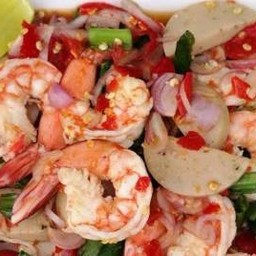 ยำหมูยอกุ้งสุก (4-5 ตัว)