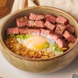 ข้าวผัดเนื้อหั่นเต๋า