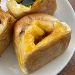 ขนมปังไส้ทะลักเนยนมน้ำตาล