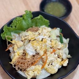 มาม่าผัดไข่ (ไม่ใส่เนื้อสัตว์)