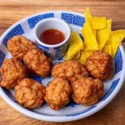 ลูกชิ้นกุ้งทอด