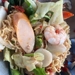 ยำมาม่า ยำวุ้นเส้นรสเด็ด(ใช้มะนาวแท้100%)