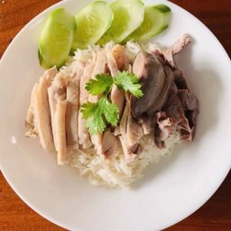 ข้าวมันไก่ต้ม + เครื่องใน (พิเศษ)