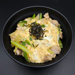 F28 - ข้าวหน้าไก่สไตล์ญี่ปุ่น