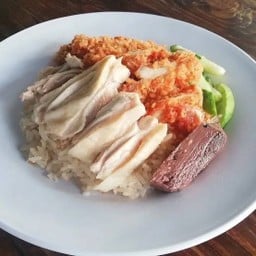 ข้าวมันไก่ต้ม + ไก่ทอด (พิเศษ)