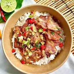 ข้าวเบคอนคั่วพริกเกลือ