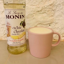 ไวท์ช็อกนมสด (ร้อน)