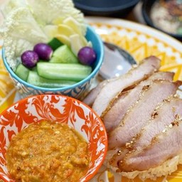 ข้าวคอหมูย่าง น้ำพริกไข่ปู