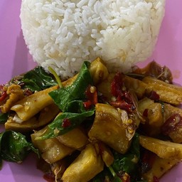 ข้าวผัดกะเพราหมูกรอบ