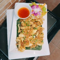 ปลาหมึกทอดกระเทียม