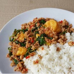 เต้าหู้ไข่ผัดกระเพราราดข้าว