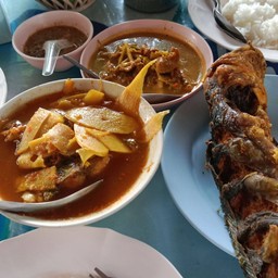 เพชร กะ เอี้ยง อาหารตามสั่ง