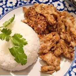 ข้าวหมูกระเทียม