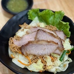 ผัดมาม่า คอหมูย่าง