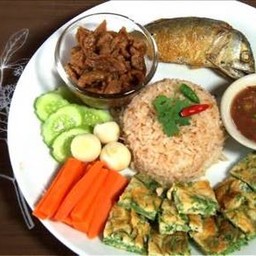 ข้าวผัดน้ำพริกลงเรือ