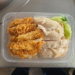 ข้าวมันไก่ตอนผสมไก่ทอด