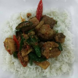 เครื่องแกงหมูกรอบราดข้าว