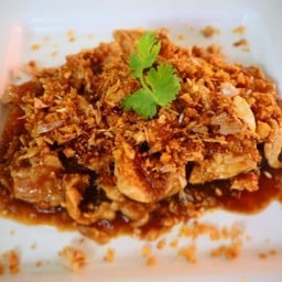 หมูทอดกระเทียมราดข้าว