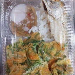 ข้าวน้ำพริกปลาทูชะอมทอด