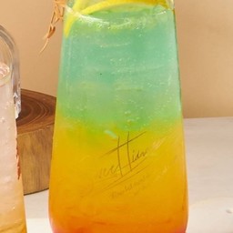 น้ำโซดาสายรุ้ง